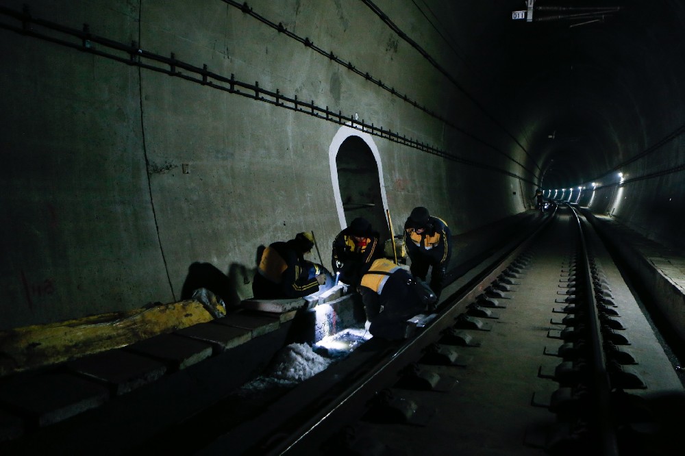 兴山铁路运营隧道病害现状